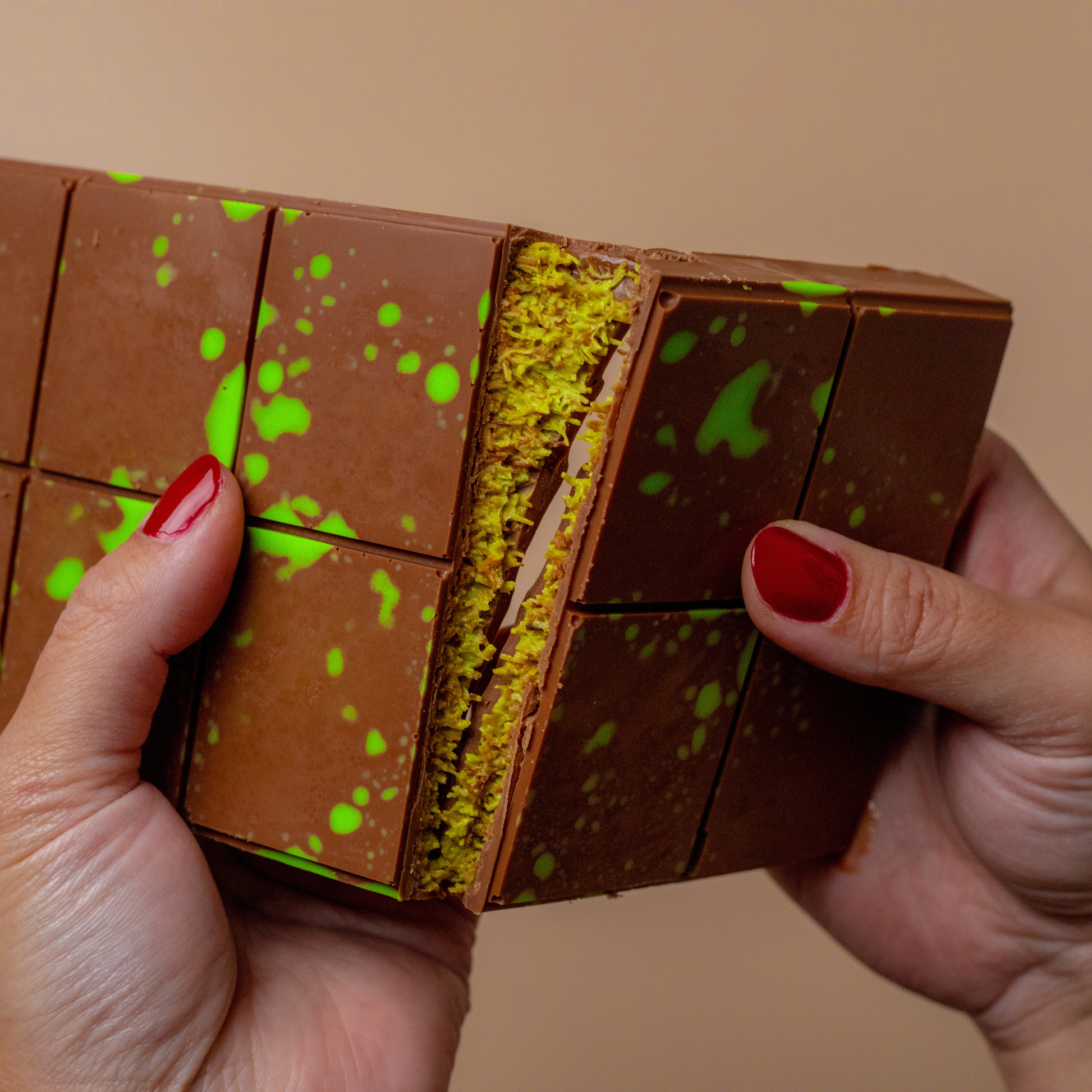 Dubai Chocolate Kunafeh Bar, Daily Fresh Shipment from UK, Premium Belgian Milk Chocolate Pistachio Kunafa Bar, Ideal Gift - Qoqoa