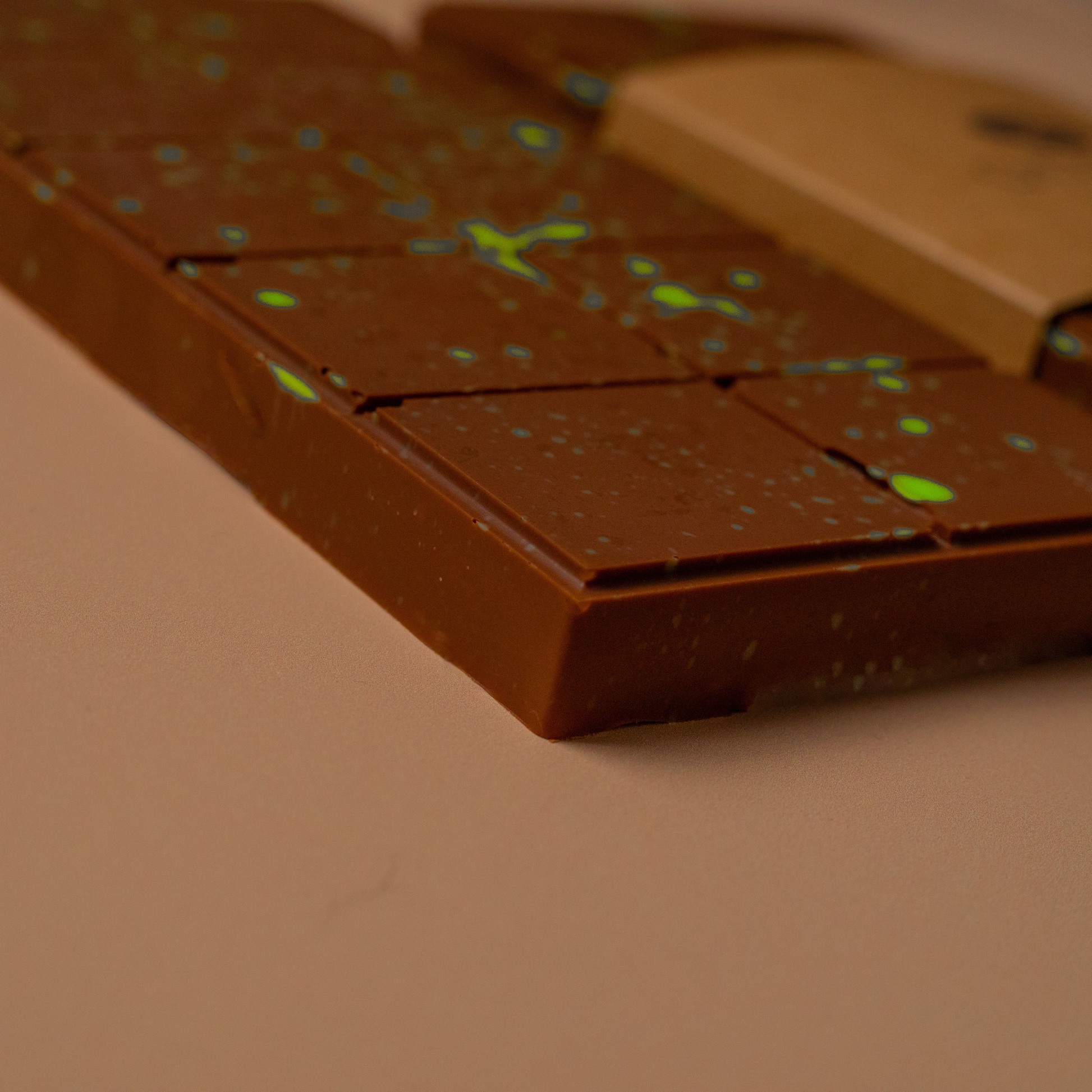 Dubai Chocolate Kunafeh Bar, Daily Fresh Shipment from UK, Premium Belgian Milk Chocolate Pistachio Kunafa Bar, Ideal Gift - Qoqoa