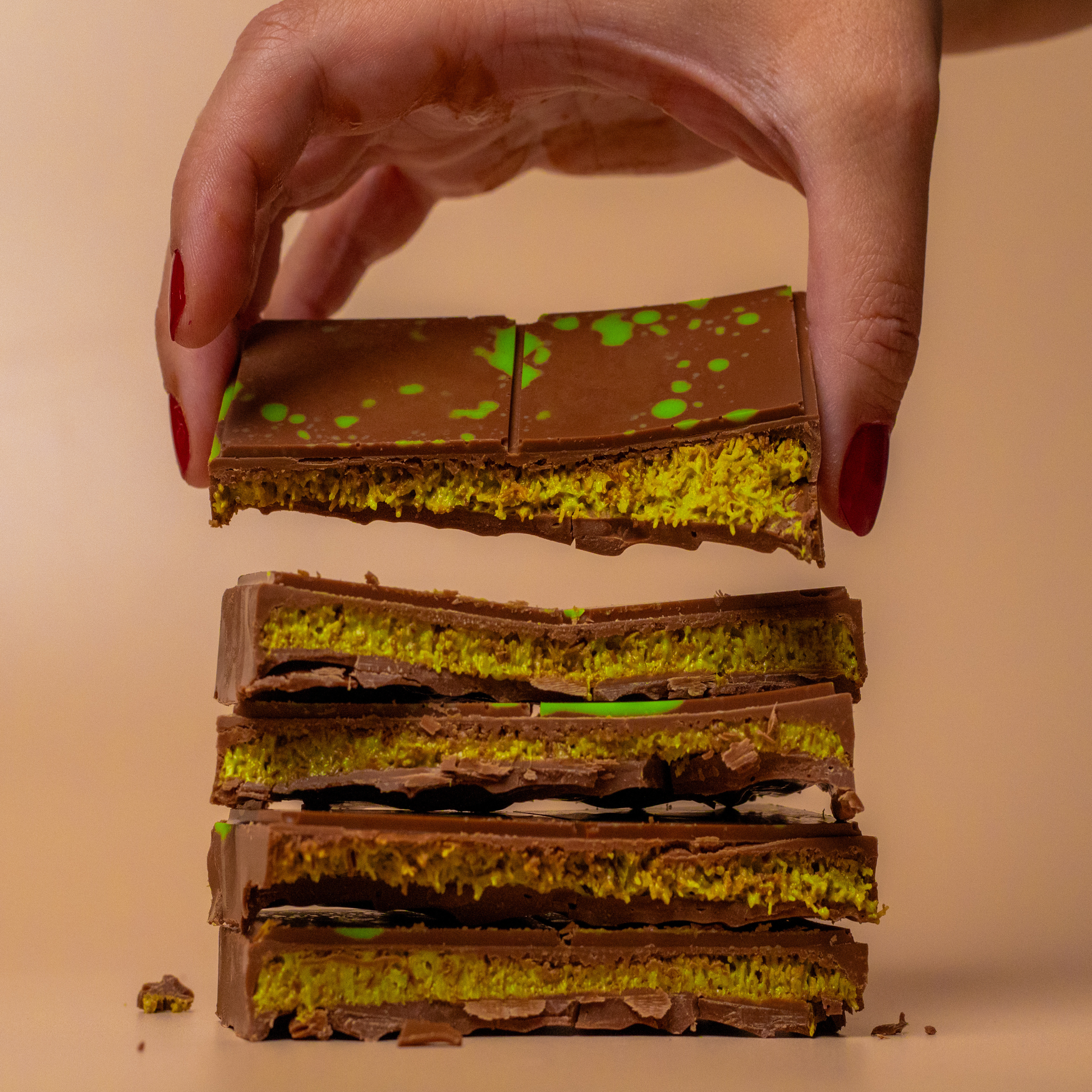 Dubai Chocolate Kunafeh Bar, Daily Fresh Shipment from UK, Premium Belgian Milk Chocolate Pistachio Kunafa Bar, Ideal Gift - Qoqoa